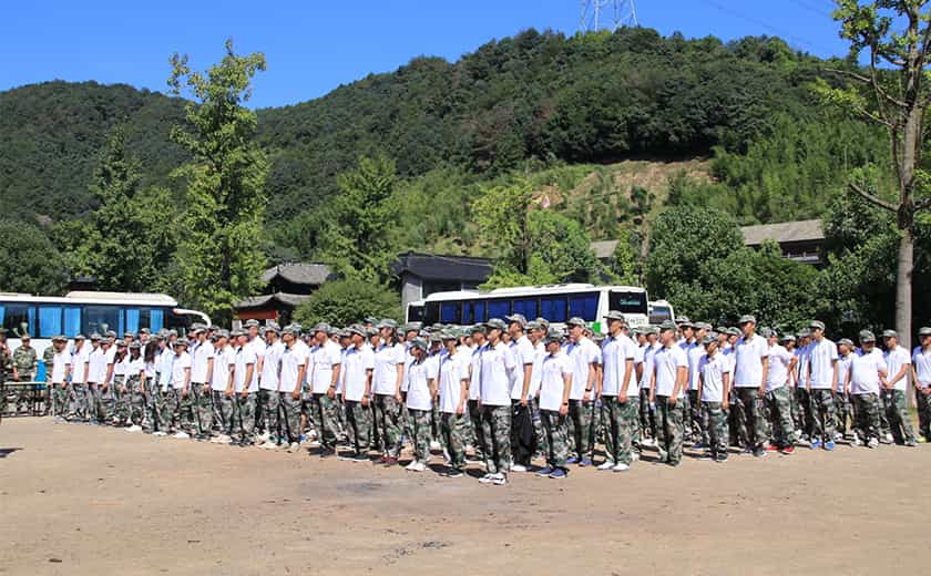 开云在线手机入口 2019届大学生入职培训开启户外拓展第一课